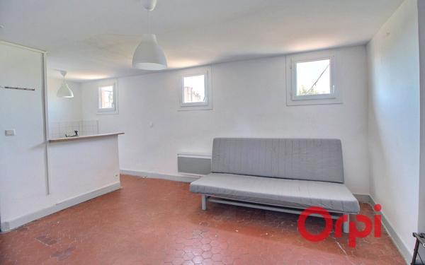 Appartement à vendre    1 pièce • 24,42 m2 Marseille 6