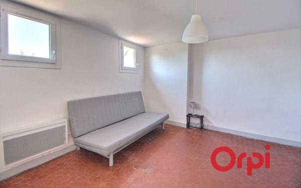 Appartement à vendre    1 pièce • 24,42 m2 Marseille 6