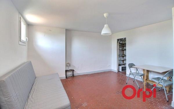 Appartement à vendre    1 pièce • 24,42 m2 Marseille 6
