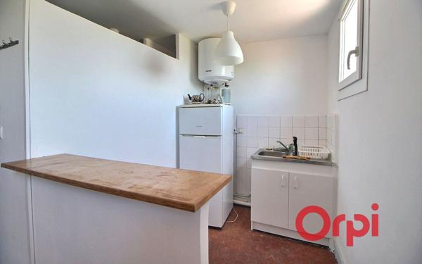 Appartement à vendre    1 pièce • 24,42 m2 Marseille 6