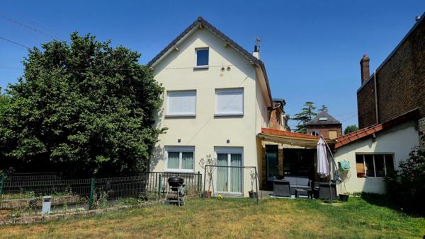 Maison individuelle familiale, sur terrain clos, sans vis à vis, 4 chambres, possibilité 5