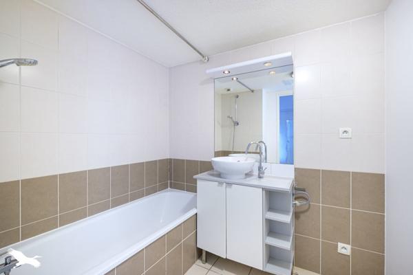 Appartement à vendre |  Vénissieux |  2 pièces | 48 m²