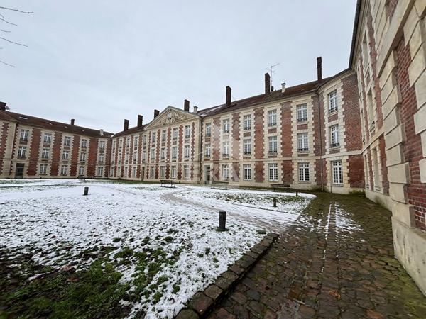 Appartement La Fere 3 pièce(s) 94 m2