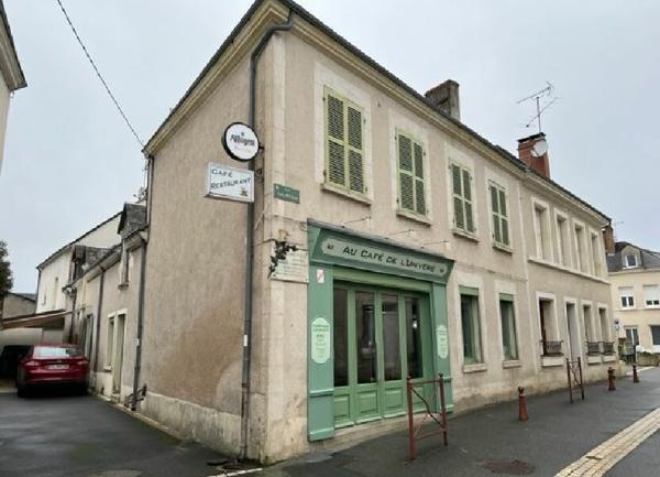 Immeuble à vendre    2 pièces • 272 m2 Contres