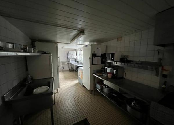 Immeuble à vendre    2 pièces • 272 m2 Contres