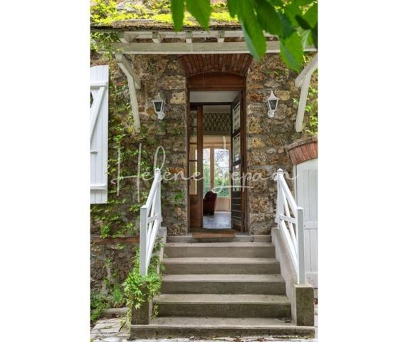 Demeure 10 pièces de 240 m² à Sannois (95110)