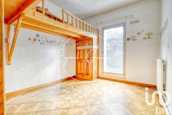 Appartement 3 pièces de 77 m² à Créteil (94000)