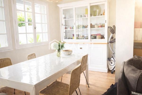 Maison en pierre 4 chambres et bureau piscine et place de stationnement