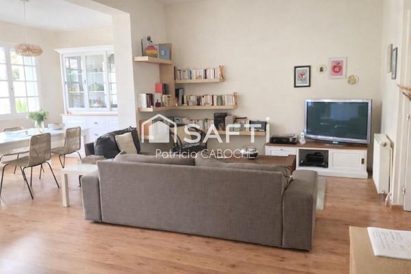 Maison en pierre 4 chambres et bureau piscine et place de stationnement