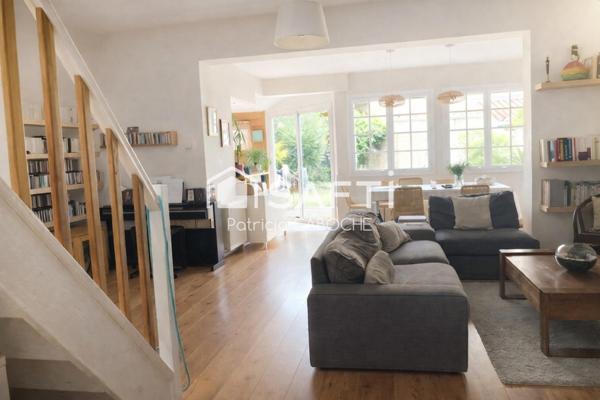 Maison en pierre 4 chambres et bureau piscine et place de stationnement