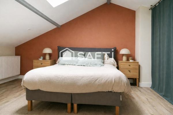 Maison en pierre 4 chambres et bureau piscine et place de stationnement