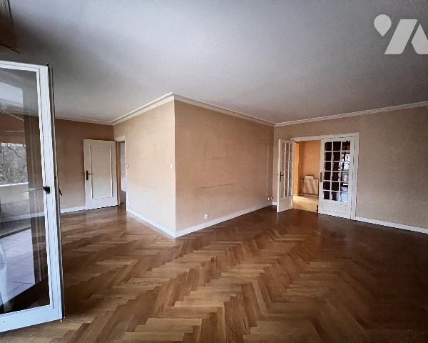 ECULLY, Résidence Pitance, T5 de 124,52 m² avec 37 m² de balcon, un garage fermé, piscine et tennis.