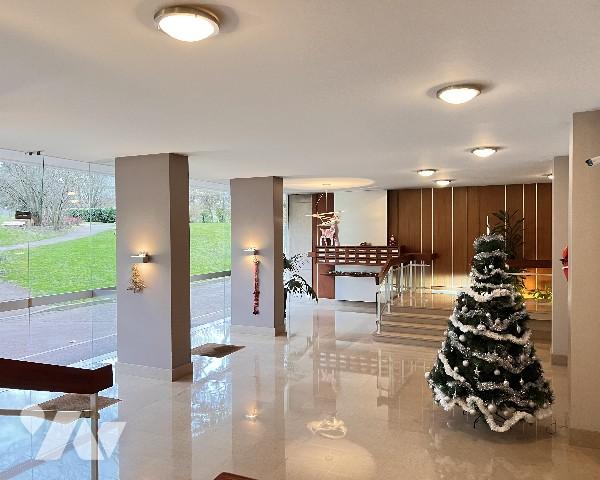 ECULLY, Résidence Pitance, T5 de 124,52 m² avec 37 m² de balcon, un garage fermé, piscine et tennis.