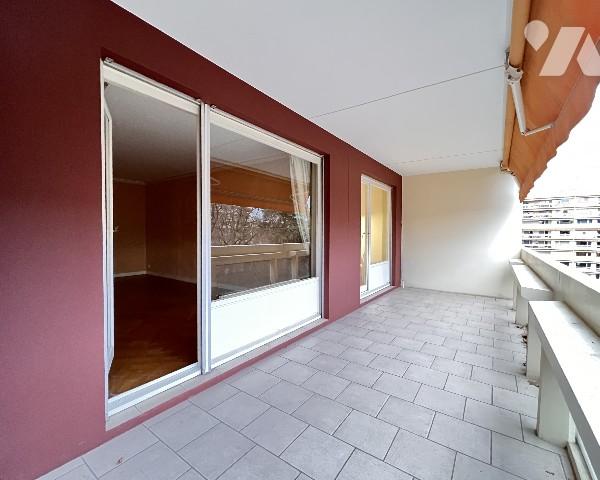 ECULLY, Résidence Pitance, T5 de 124,52 m² avec 37 m² de balcon, un garage fermé, piscine et tennis.