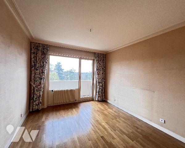 ECULLY, Résidence Pitance, T5 de 124,52 m² avec 37 m² de balcon, un garage fermé, piscine et tennis.