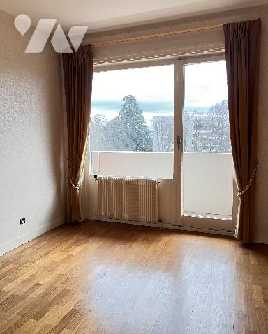 ECULLY, Résidence Pitance, T5 de 124,52 m² avec 37 m² de balcon, un garage fermé, piscine et tennis.