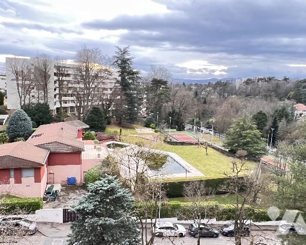 ECULLY, Résidence Pitance, T5 de 124,52 m² avec 37 m² de balcon, un garage fermé, piscine et tennis.