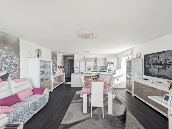 À vendre appartement 4 pièces EVIAN LES BAINS (74) - Magnifique T4 récent avec vue panoramique sur le lac Léman
