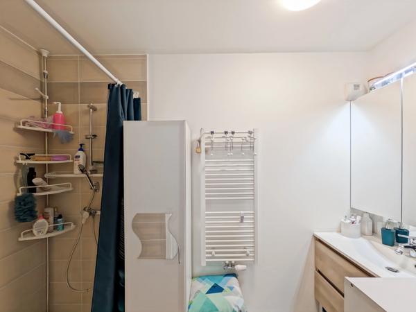 À vendre appartement 4 pièces EVIAN LES BAINS (74) - Magnifique T4 récent avec vue panoramique sur le lac Léman
