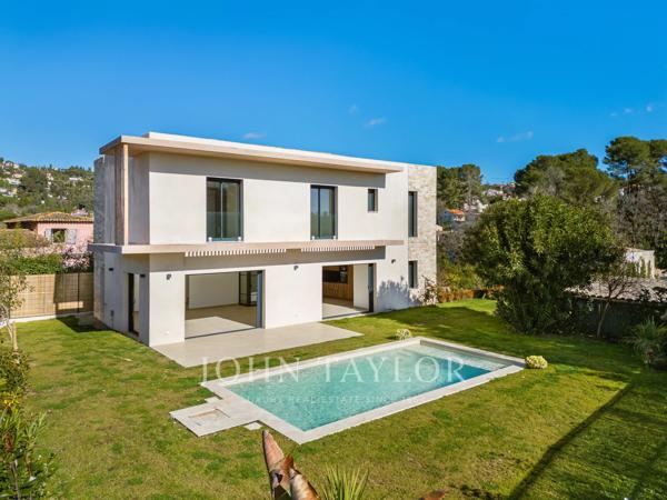 Mougins - Villa contemporaine neuve dans petit domaine privé