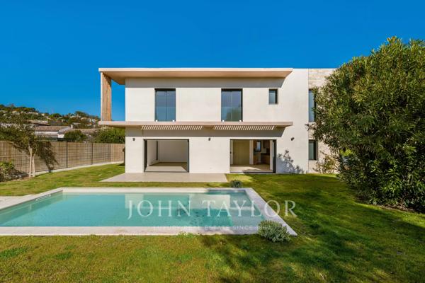 Mougins - Villa contemporaine neuve dans petit domaine privé