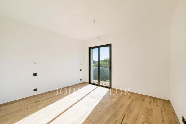 Mougins - Villa contemporaine neuve dans petit domaine privé