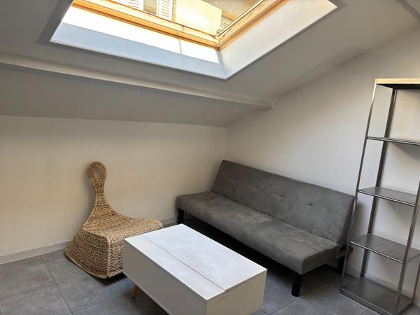 Studio meublé au 2ème étage dans le Centre de Craponne-sur-Arzon