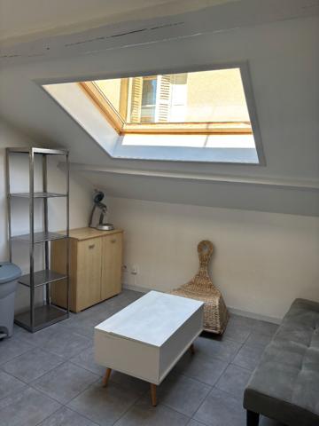 Studio meublé au 2ème étage dans le Centre de Craponne-sur-Arzon