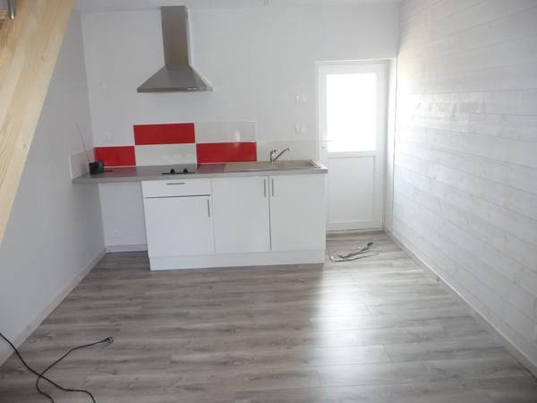 ref 110977 THOUARS centre au calme appartement de 27 m2 Meublé dans résidence