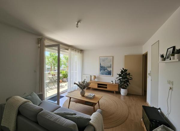 Appartement T2 - 45 m² - Terrasse - Stationnement - Ascenseur - Environnement calme