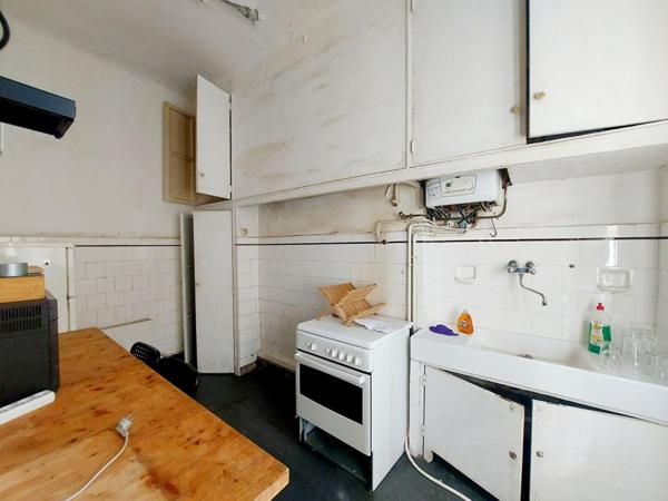 Appartement 4 pièce(s) + chambre de service + cave