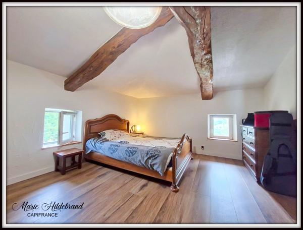 Maison en pierre de 120m² avec gite de 42m² - Terrain : + de 8000m²