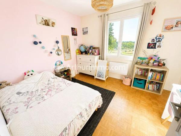 Vente                                                      Maison
                        
                     7 pièces                      179 m2                     à Saint-Astier