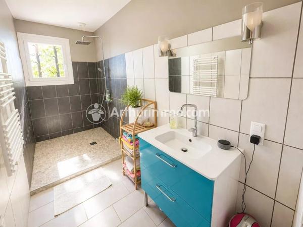 Vente                                                      Maison
                        
                     7 pièces                      179 m2                     à Saint-Astier