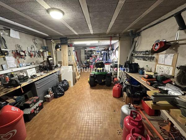 Vente                                                      Maison
                        
                     7 pièces                      179 m2                     à Saint-Astier