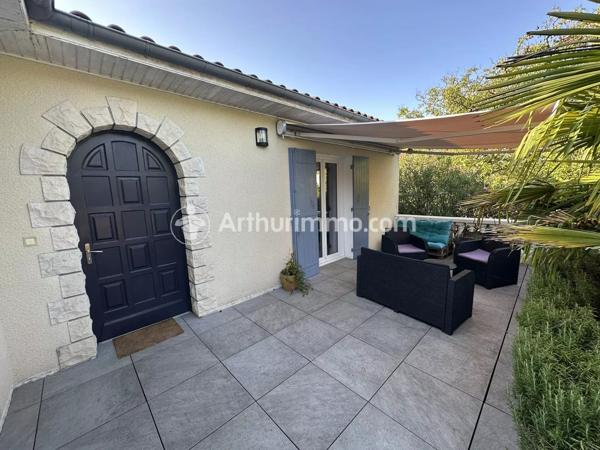 Vente                                                      Maison
                        
                     7 pièces                      179 m2                     à Saint-Astier