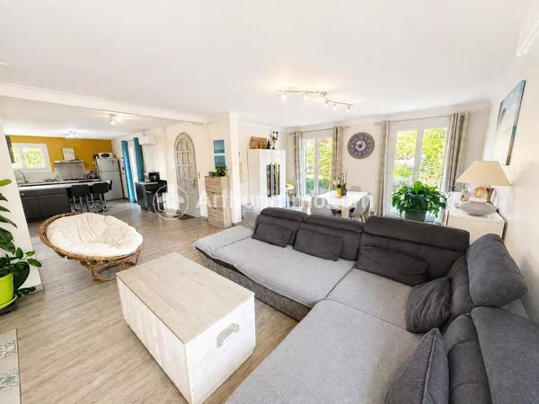 Vente                                                      Maison
                        
                     7 pièces                      179 m2                     à Saint-Astier
