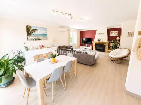 Vente                                                      Maison
                        
                     7 pièces                      179 m2                     à Saint-Astier