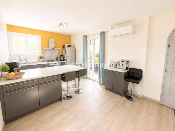 Vente                                                      Maison
                        
                     7 pièces                      179 m2                     à Saint-Astier