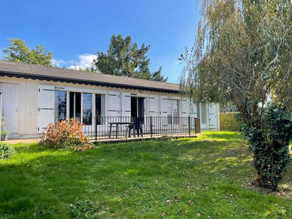 Maison Betton 5 pièce(s) PLAIN PIED / PROCHE COMMODITES / TERRAIN 680 M² / RANGEMENTS / PAS DE VIS A VIS