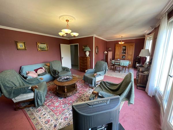 Maison Betton 5 pièce(s) PLAIN PIED / PROCHE COMMODITES / TERRAIN 680 M² / RANGEMENTS / PAS DE VIS A VIS