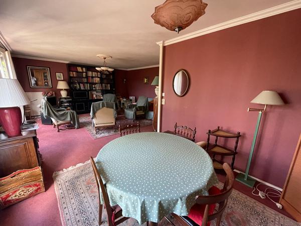 Maison Betton 5 pièce(s) PLAIN PIED / PROCHE COMMODITES / TERRAIN 680 M² / RANGEMENTS / PAS DE VIS A VIS