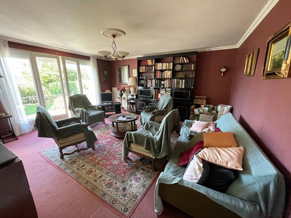 Maison Betton 5 pièce(s) PLAIN PIED / PROCHE COMMODITES / TERRAIN 680 M² / RANGEMENTS / PAS DE VIS A VIS