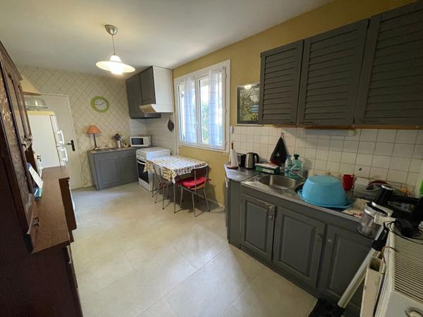 Maison Betton 5 pièce(s) PLAIN PIED / PROCHE COMMODITES / TERRAIN 680 M² / RANGEMENTS / PAS DE VIS A VIS