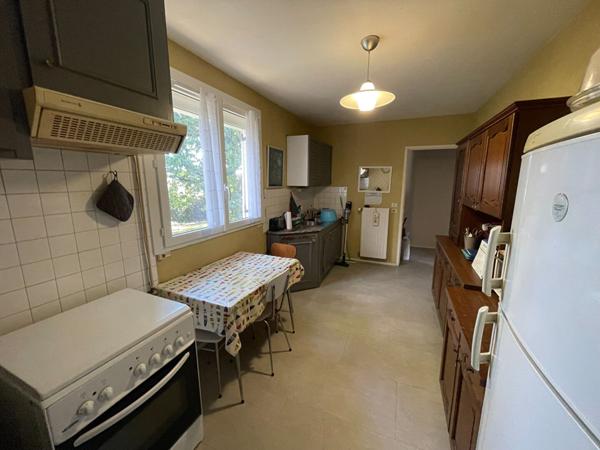 Maison Betton 5 pièce(s) PLAIN PIED / PROCHE COMMODITES / TERRAIN 680 M² / RANGEMENTS / PAS DE VIS A VIS