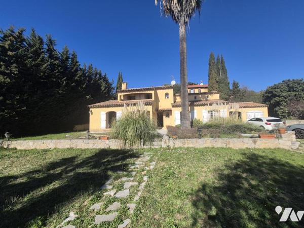 Maison familiale lumineuse avec grand terrain plat