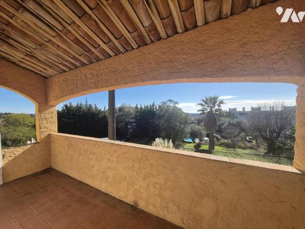 Maison familiale lumineuse avec grand terrain plat
