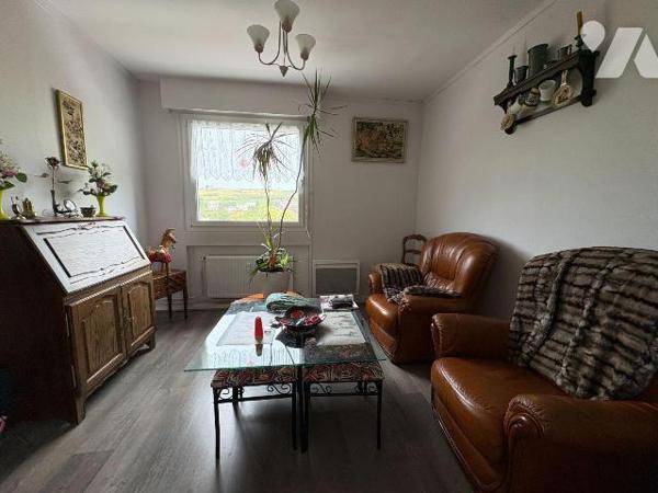 Appartement vendu loué, situé au 4 ème étage d'une résidence avec ascenseur à proximité immédia...