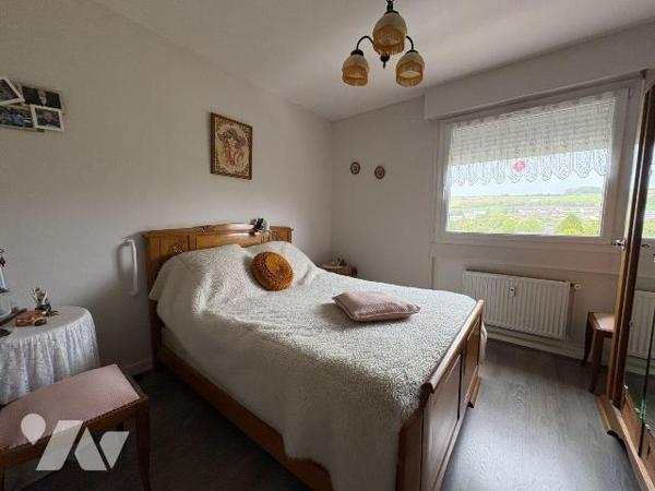 Appartement vendu loué, situé au 4 ème étage d'une résidence avec ascenseur à proximité immédia...