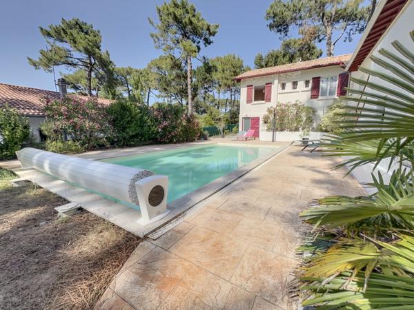 ARCACHON ABATILLES ! Maison 7 pièces de 156 m2 + T2, piscine, parcelle de 1090 m2 !